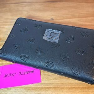 Betsey Johnson XOZIPP Black Hearts Wallet - New